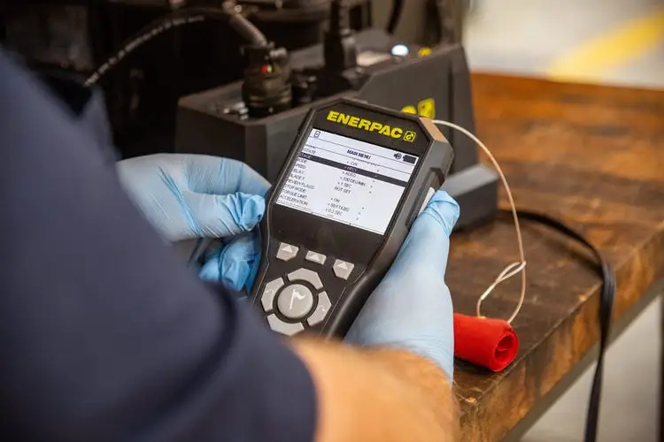 Sweeney Digital Turning Tool from Enerpac — view 2